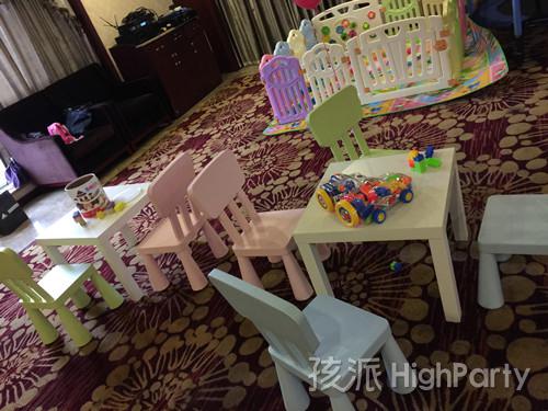 接下来是小朋友的游戏区,各种玩具,游戏适合各个年龄的小朋友