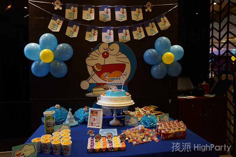重庆哆啦A梦主题一周岁生日派对,各种漂亮的气球造型装饰和派对现场布置,还有好玩有趣的游戏,让这个周岁生日过的更有创意