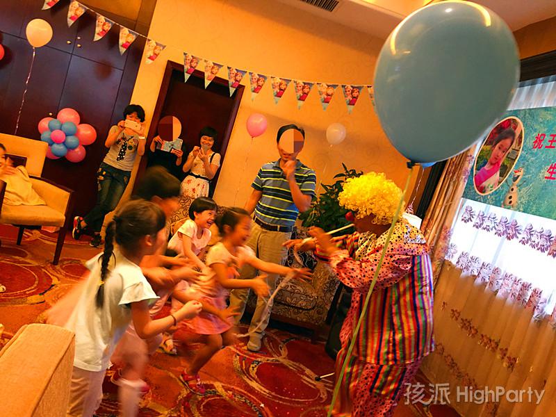 6岁小公主和幼儿园闺蜜团的冰雪奇缘主题生日派对，最美好的生日祝愿，希望她像Elsa公主一样勇敢、坚强