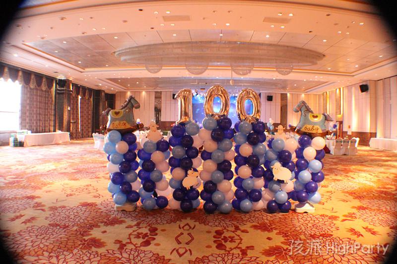 长春旋转木马主题宝宝百日宴,漂亮的百日宴现场派对布置,搞笑的小丑杂耍,魔幻泡泡秀表演都让这个百天小王子的派对非常精彩