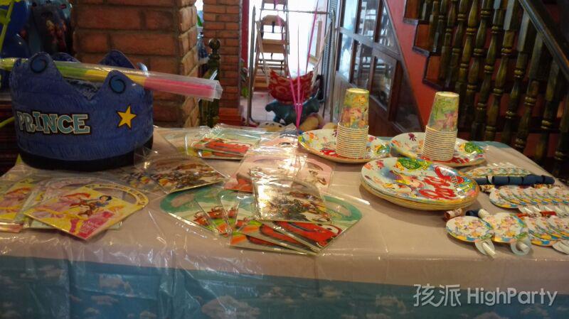 苏州十岁宝宝生日宴，好看又好用的生日派对用品，餐具、吹龙以及皮纳塔