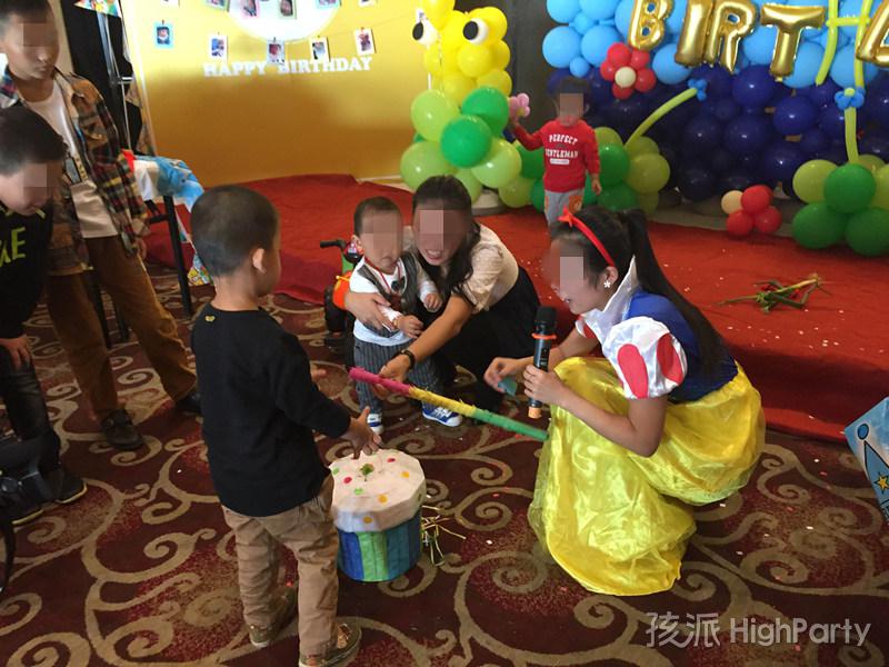 大连九龙湾酒店超级萌的小黄人主题一周岁生日party，完美周岁宴策划和童话般的生日派对现场装饰布置，精彩有趣的生日活动互动游戏，都让周岁小王子这个生日过的开心快乐