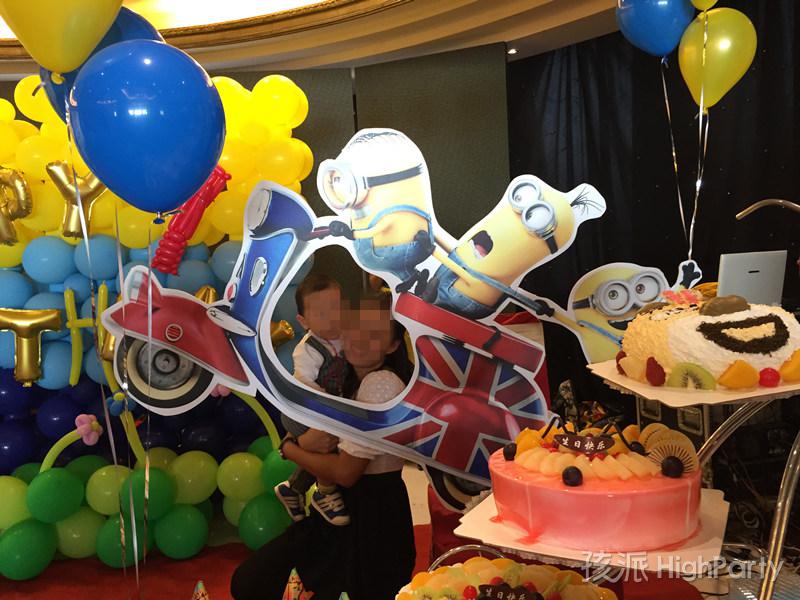 大连九龙湾酒店超级萌的小黄人主题一周岁生日party，完美周岁宴策划和童话般的生日派对现场装饰布置，精彩有趣的生日活动互动游戏，都让周岁小王子这个生日过的开心快乐